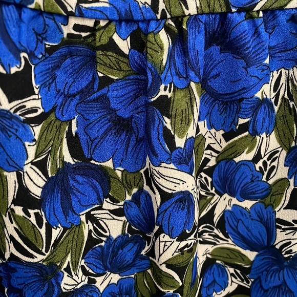 Floral Dress, size XL, Tie Waist, deep v-neck, back zipper - Picture 3 of 6